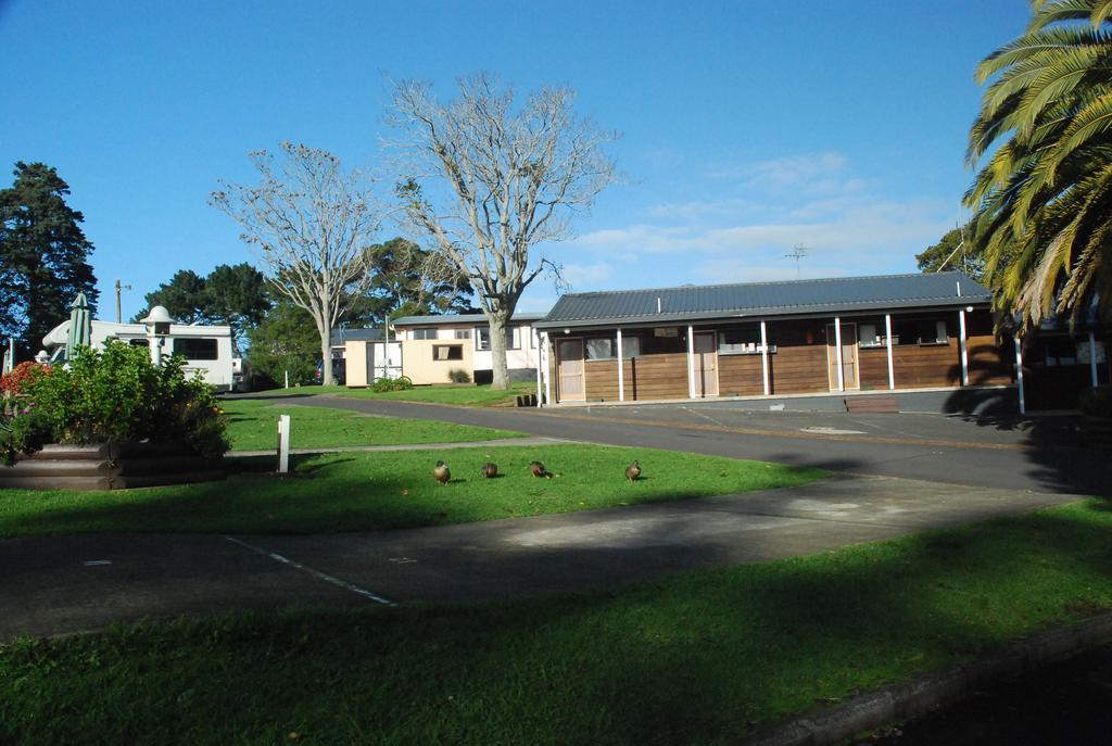 Avondale Motor Park Hotel Auckland Exterior photo