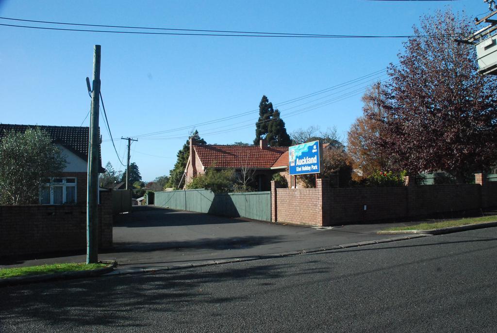 Avondale Motor Park Hotel Auckland Exterior photo