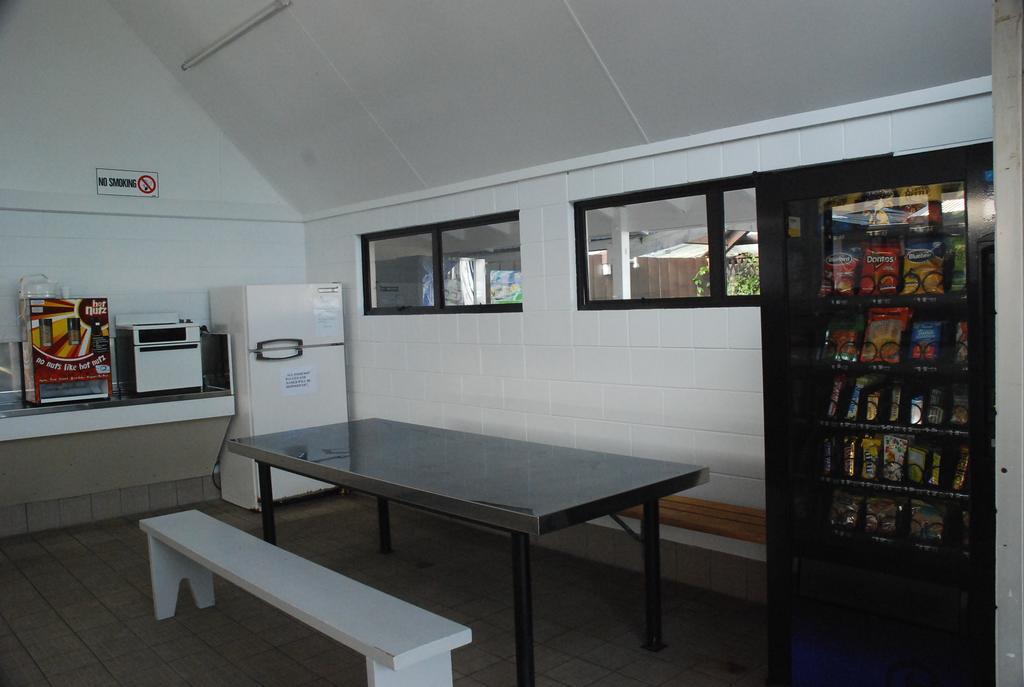 Avondale Motor Park Hotel Auckland Exterior photo